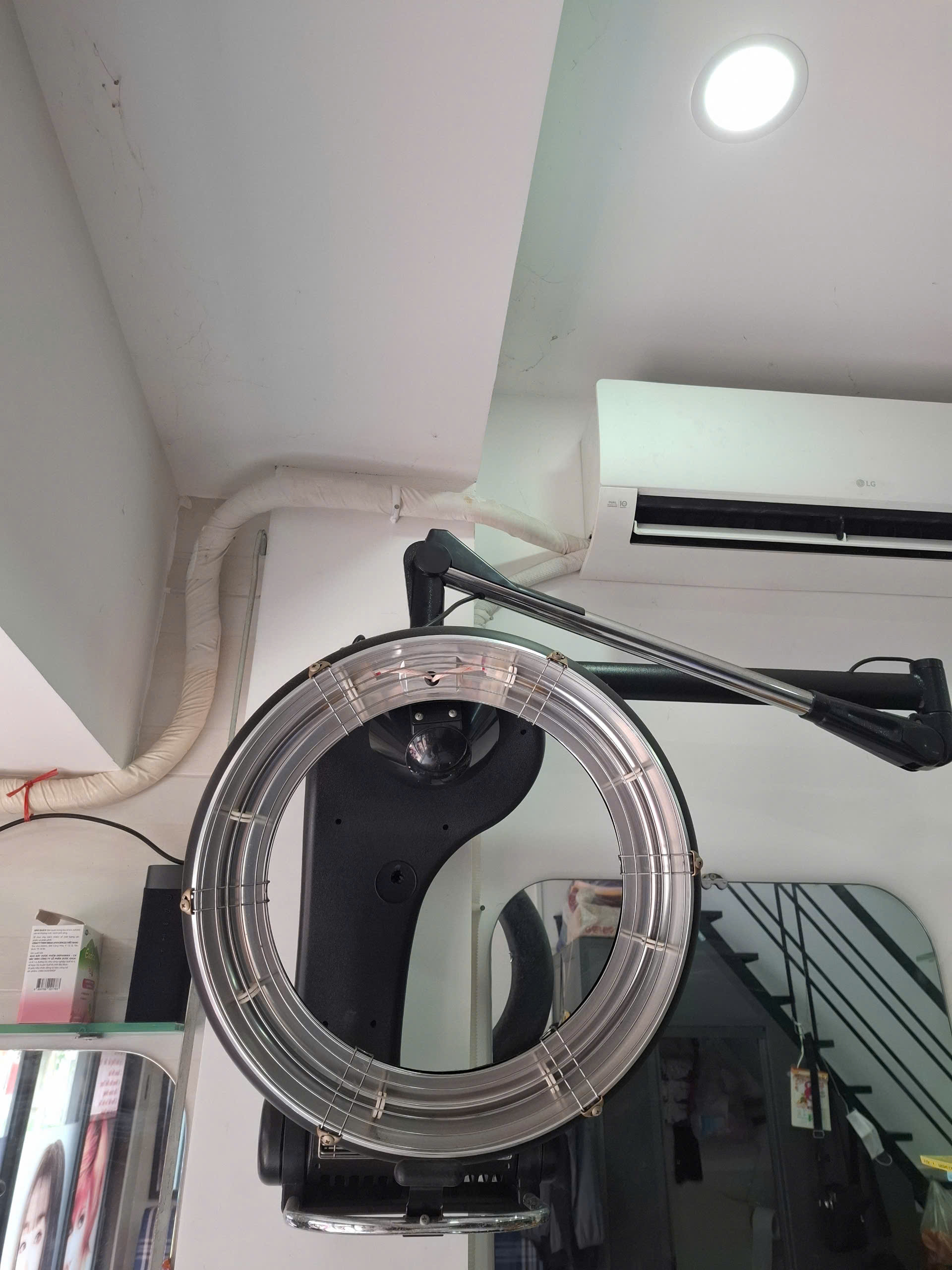 Máy kích nhiệt tóc treo tường 